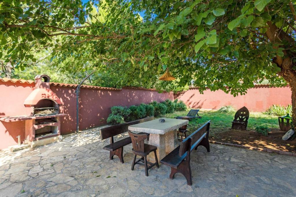 Zahrada ubytování Holiday Home Pina