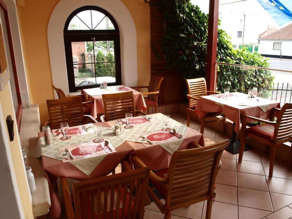 Restaurace v ubytování Angela Panzió