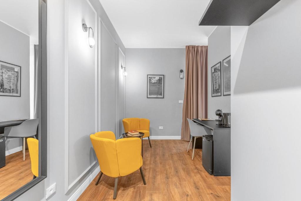 Torriani Suites Foresteria Lombarda - Resim 12