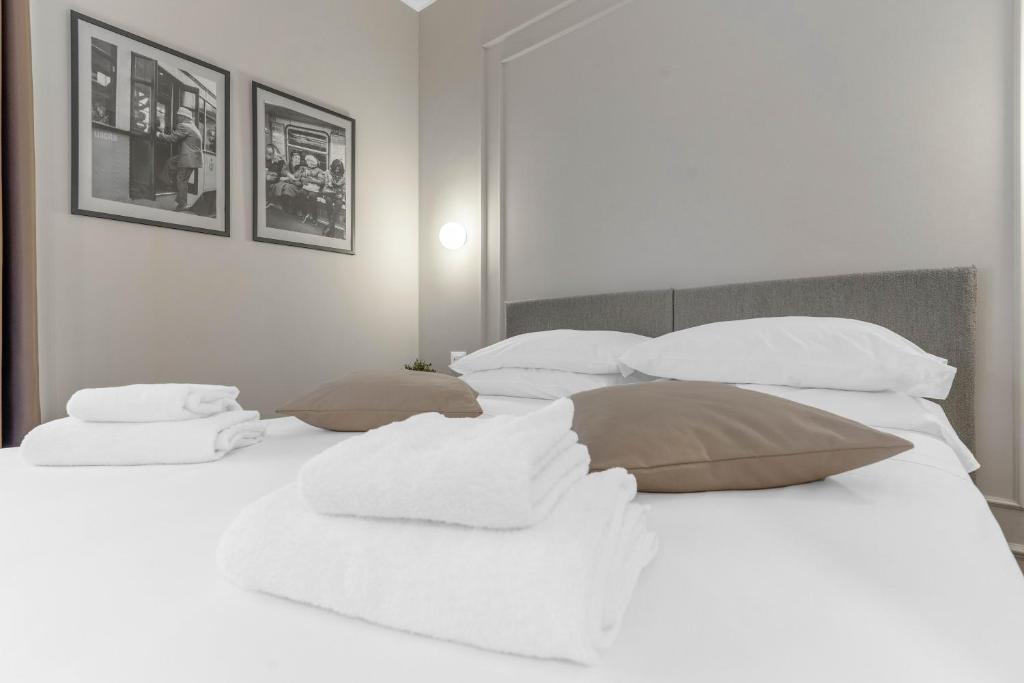 Torriani Suites Foresteria Lombarda - Resim 19