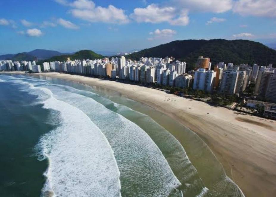 an aerial view of a beach with tall buildings at Avelinos praia mar in Guarujá