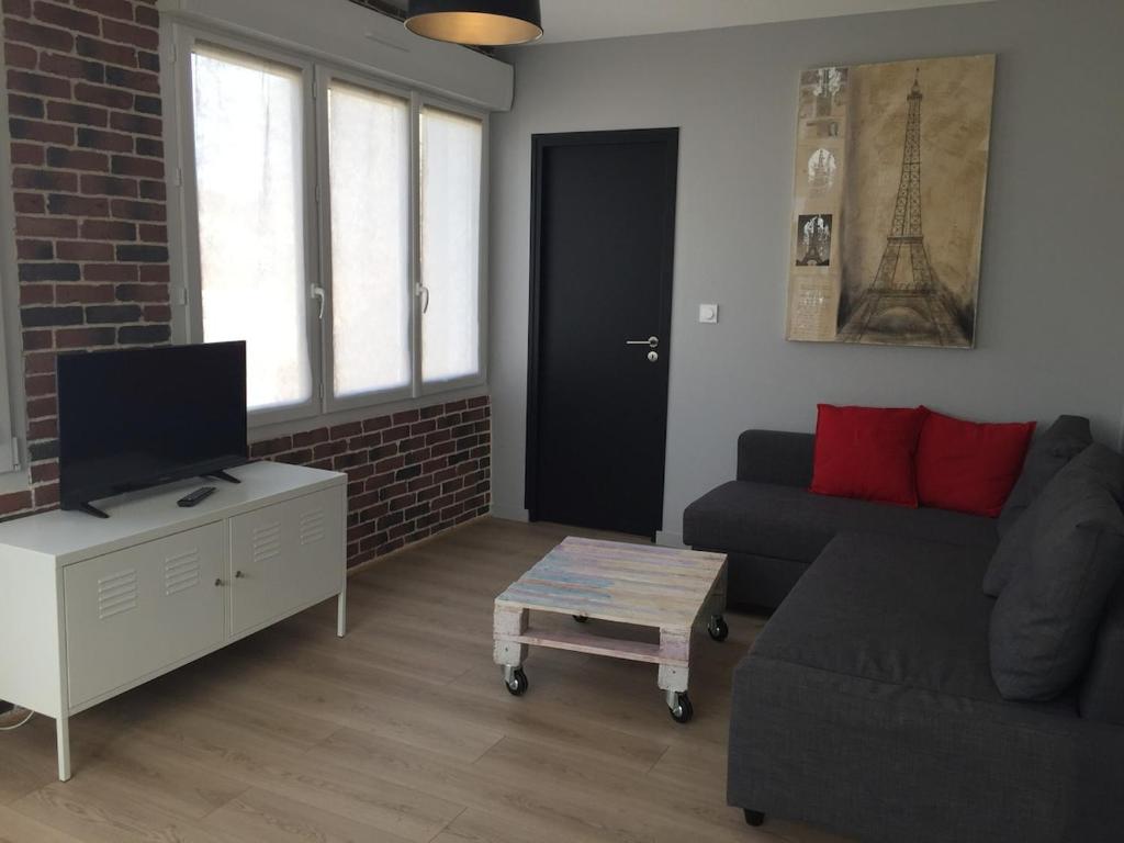 Photo de la galerie de l'établissement gite 1 brin d'ailleurs à 3 kms du Puy du Fo u pour 4 à 6 personnes, aux Épesses