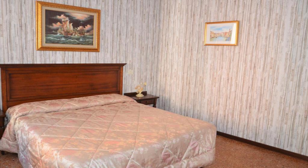 Best Holidays Venice - Triple Room With Shared Bathroom