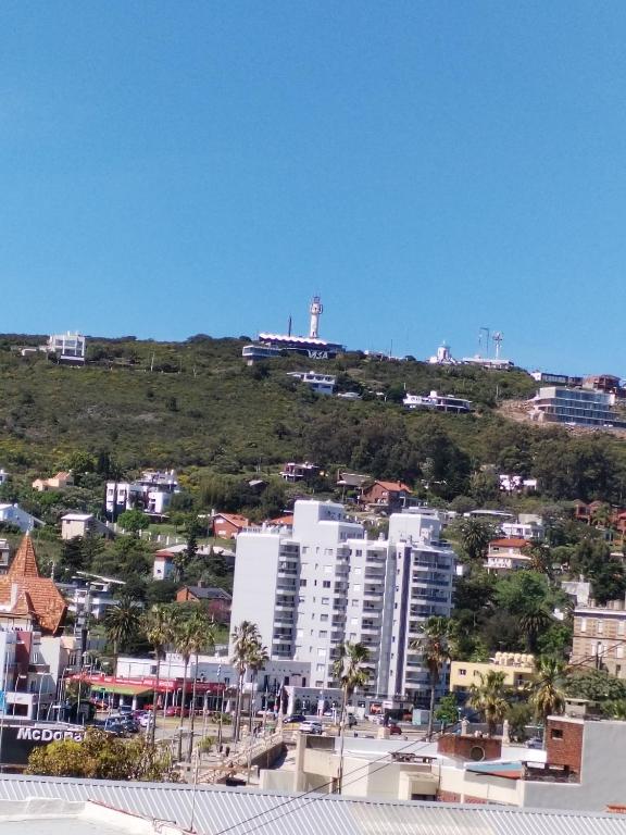 Nespecifikovaný výhled na destinaci Piriápolis nebo výhled na město při pohledu z ubytování v soukromí