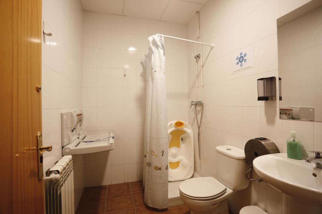 Koupelna v ubytování Alberg Tremp Xanascat
