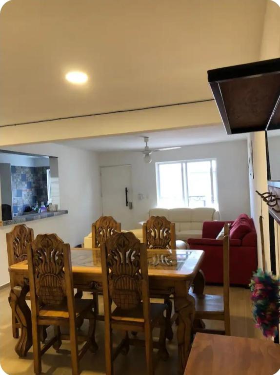a living room with a wooden table and chairs at Habitación privada Depa B in Jardines de la Hacienda