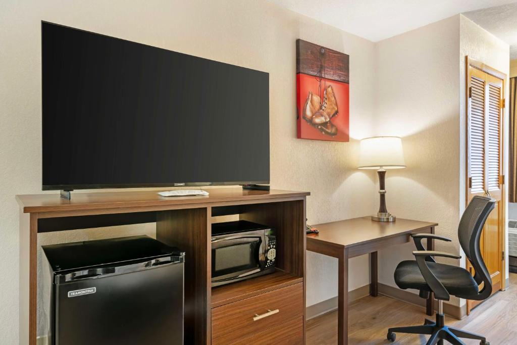 Best Western Green Bay Inn and Conference Center - Kamer Met Kingsize Bed - Rookvrij/2e Verdieping
