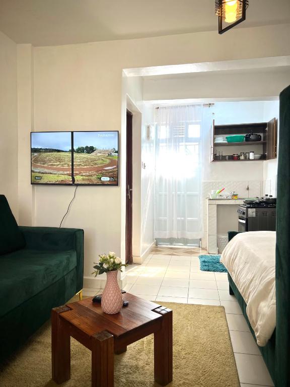 Postel nebo postele na pokoji v ubytování Cozy studio Milimani
