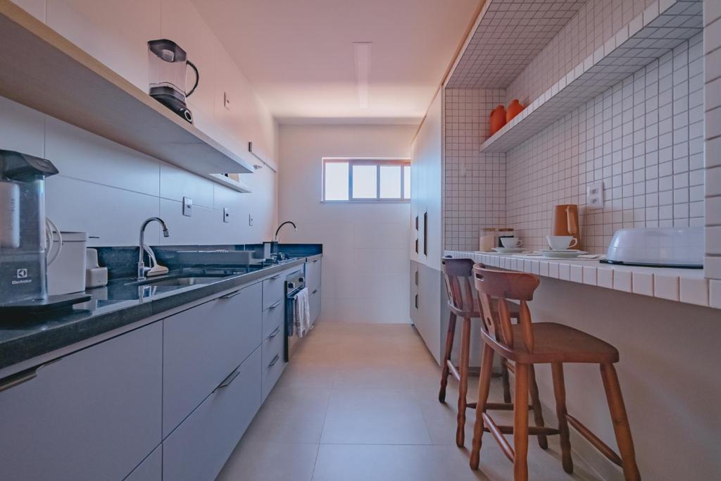 Kuchyň nebo kuchyňský kout v ubytování Novíssimo com Varanda Gourmet 10 min a pé da praia