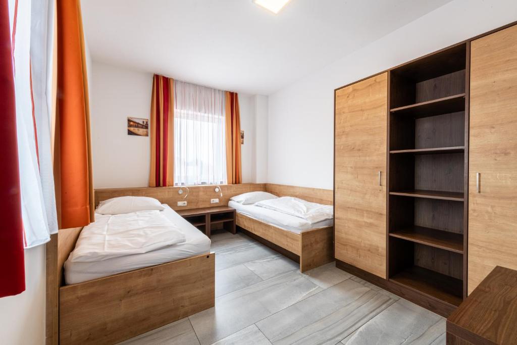 Postel nebo postele na pokoji v ubytování Wels Inn Hotel