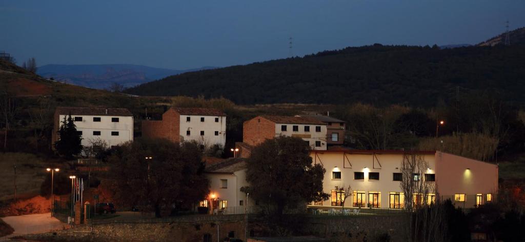Nespecifikovaný výhled na hory nebo výhled na hory při pohledu z hostelu
