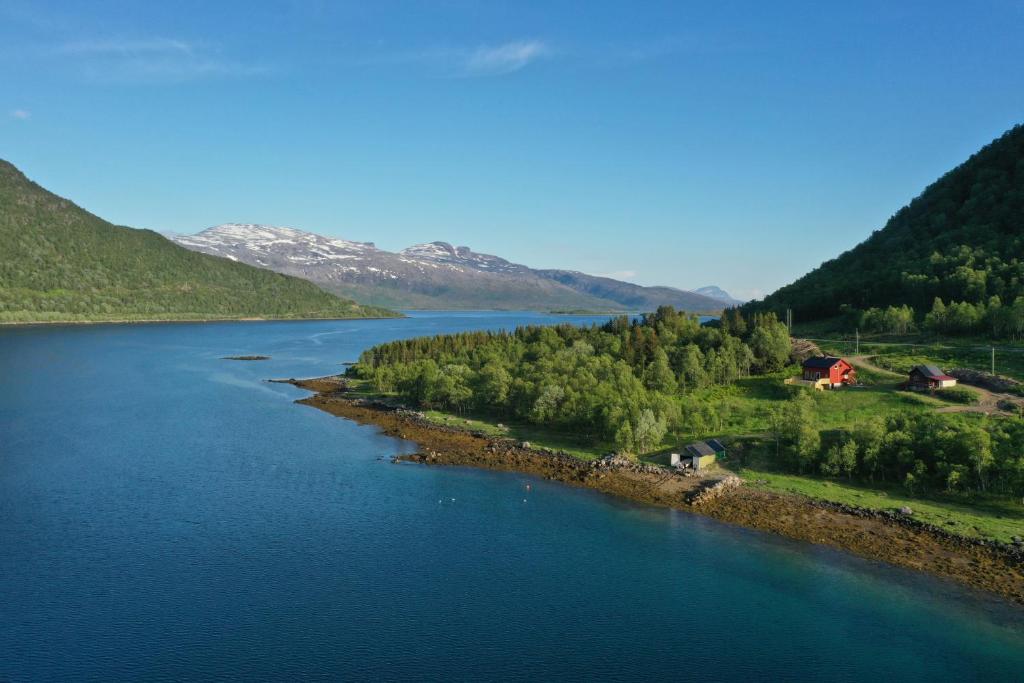 an aerial view of a lake in the mountains at Nesset i Fiskfjord in Dragland