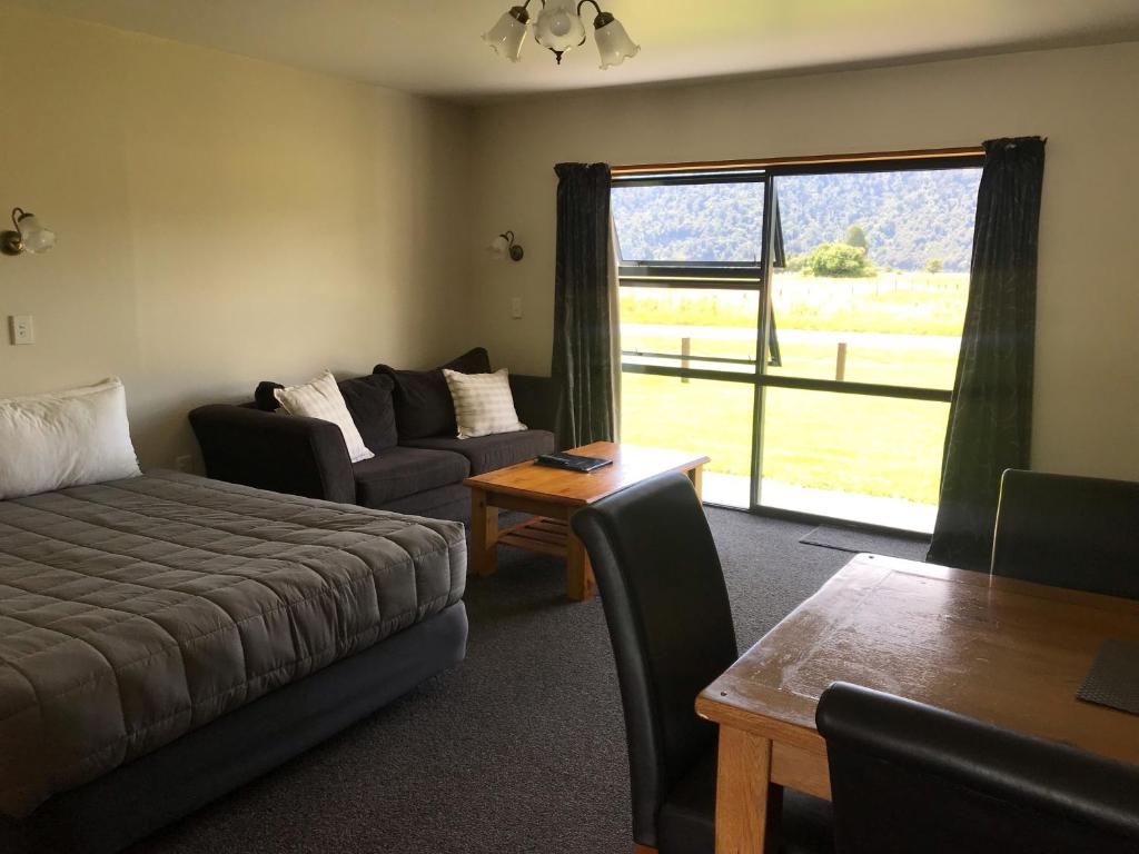 Postel nebo postele na pokoji v ubytování Mt Cook View Motel - Fox Glacier