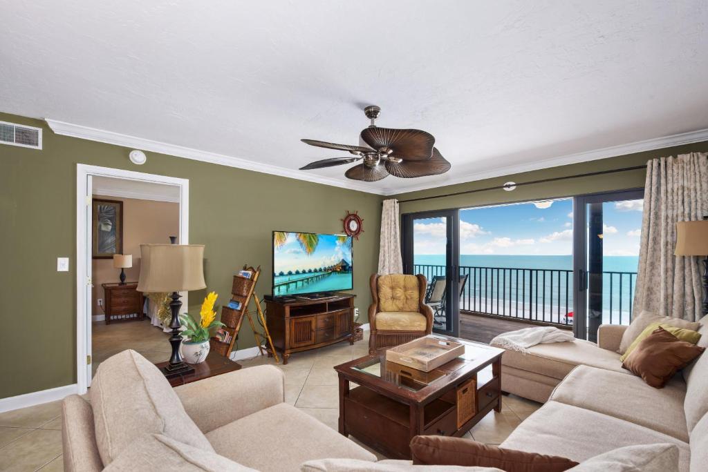 Μια τηλεόραση ή/και κέντρο ψυχαγωγίας στο Pelican Watch #603 by Sun Palace Vacations