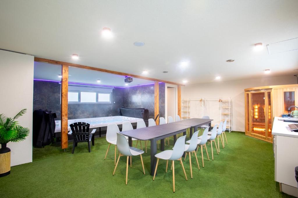 Photo de la galerie de l'établissement ESPLANADE SPA Private SAUNA JEUX Colmar, à Muntzenheim