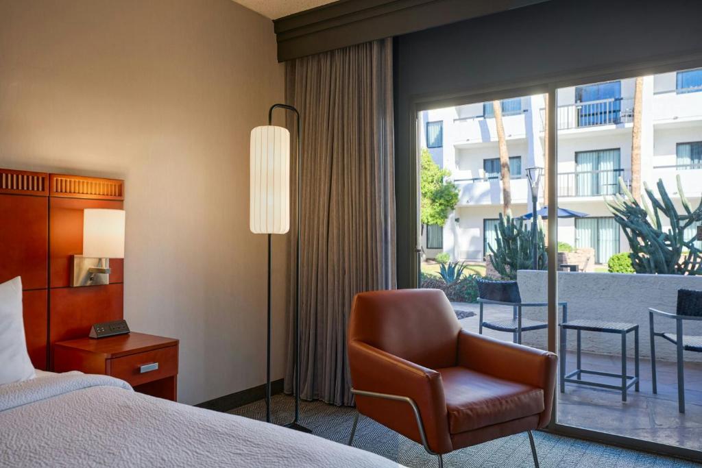 Postel nebo postele na pokoji v ubytování Courtyard by Marriott Phoenix North