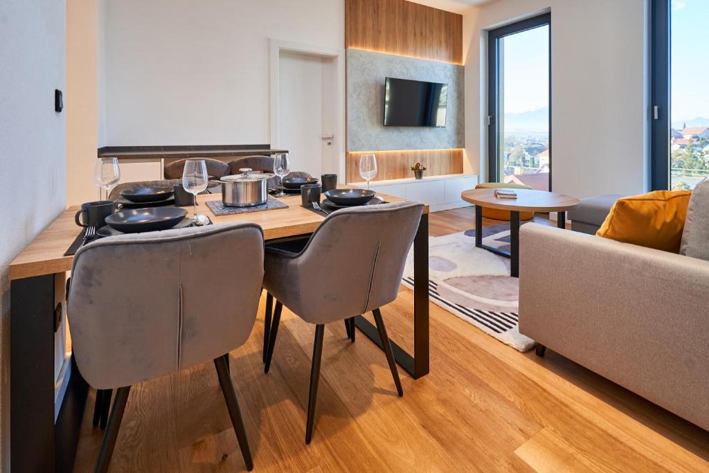 TV a/nebo společenská místnost v ubytování Design Villa Stella private pool & spa