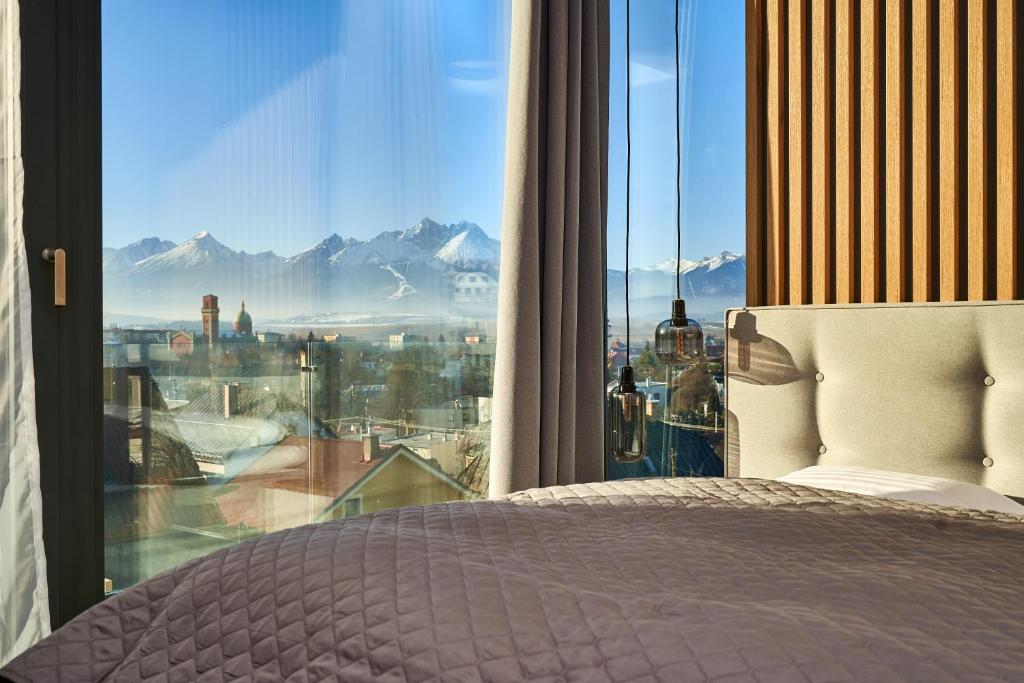 Nespecifikovaný výhled na hory nebo výhled na hory při pohledu z aparthotelu