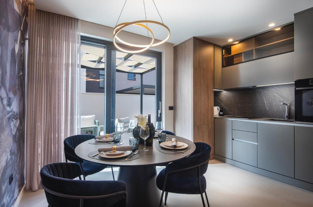 Nhà bếp/bếp nhỏ tại All Seasons Luxury Apartments