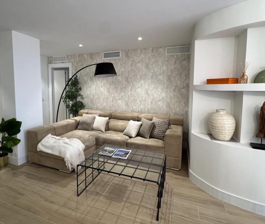 Hotel Apartamento con Terraza Soho Centro Malaga, a living room with a couch and a table at Apartamento con Terraza Soho Centro Malaga in Málaga