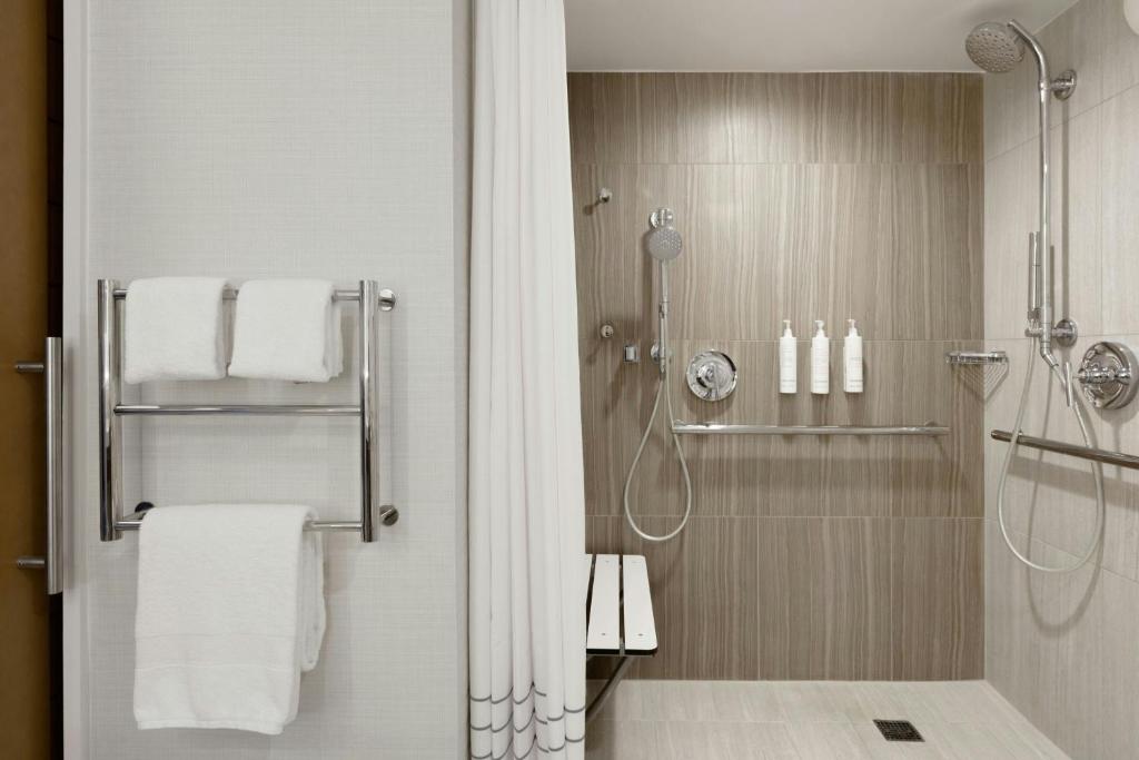 Fort Lauderdale Marriott Harbor Beach Resort & Spa - 