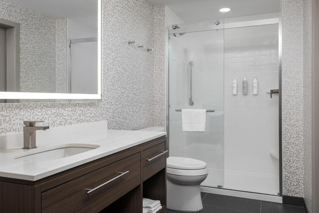 Koupelna v ubytování Home2 Suites By Hilton Phoenix Midtown