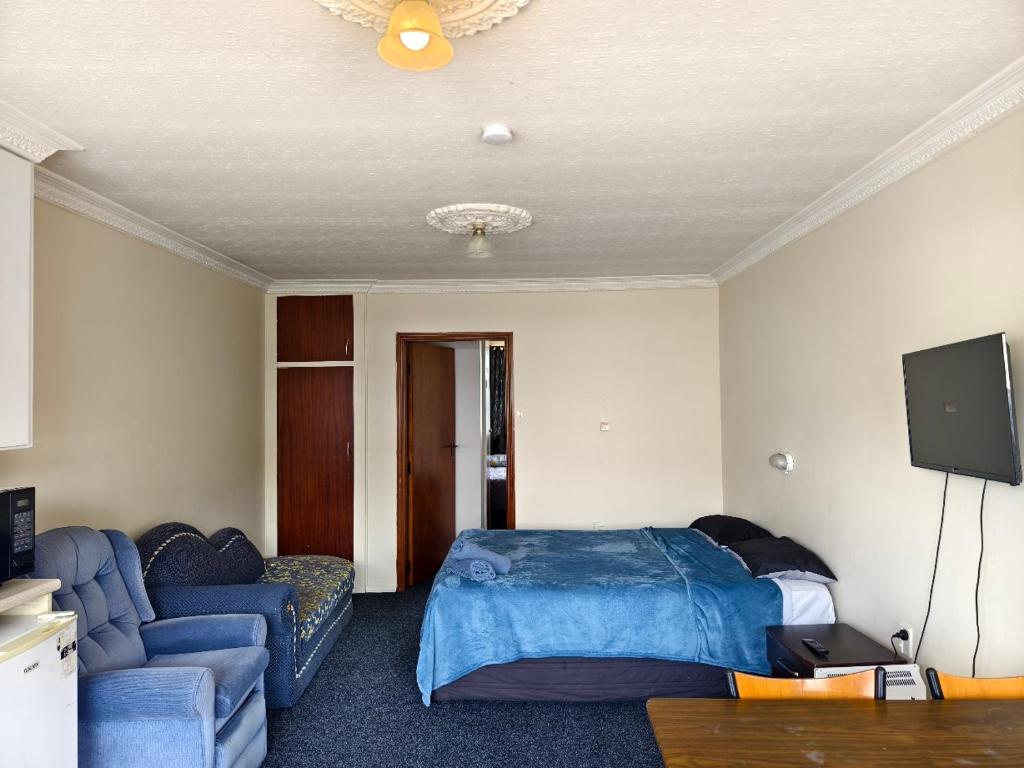 TV a/nebo společenská místnost v ubytování Ferry Motel