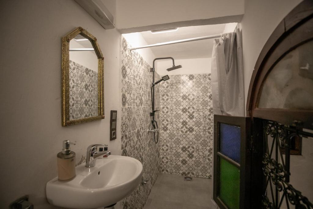 Koupelna v ubytování Riad bab merzouga
