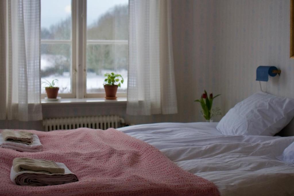 Postel nebo postele na pokoji v ubytování Osaby Säteri