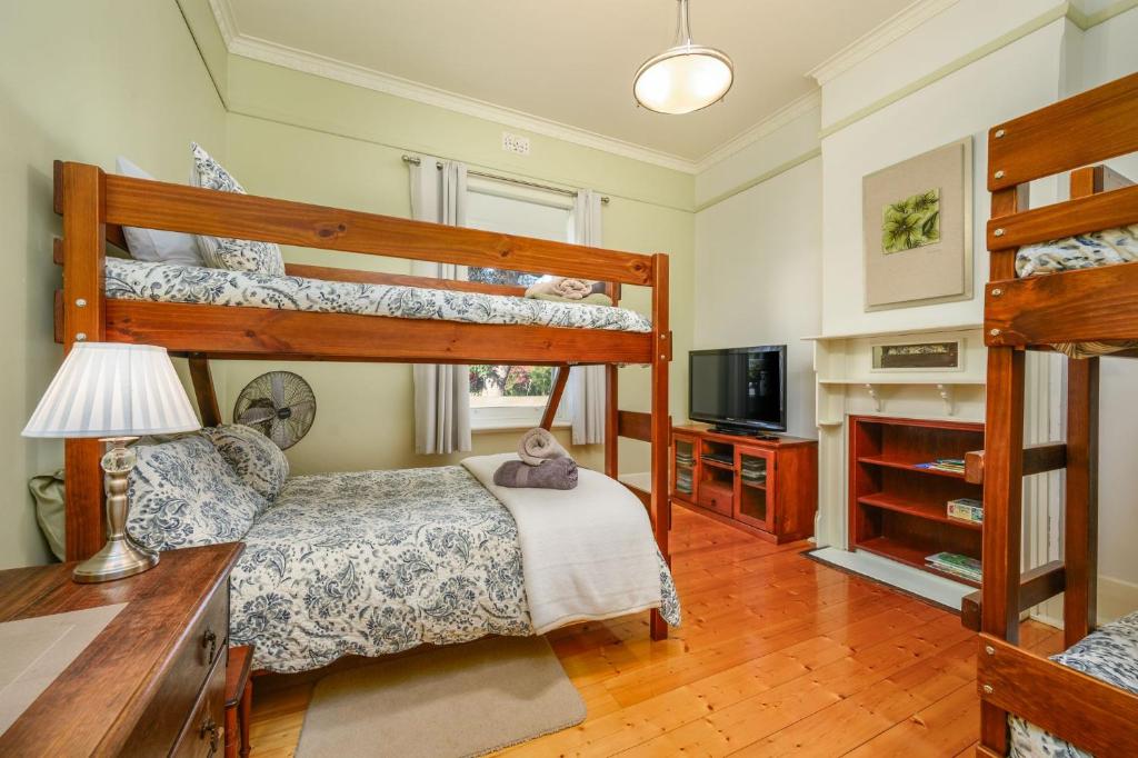 Postel nebo postele na pokoji v ubytování Armadale House - Kingscote
