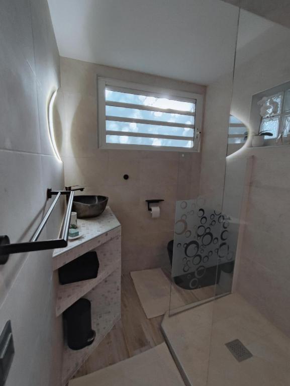 Kuchyň nebo kuchyňský kout v ubytování Bel appartement avec piscine privée et vue exceptionnelle