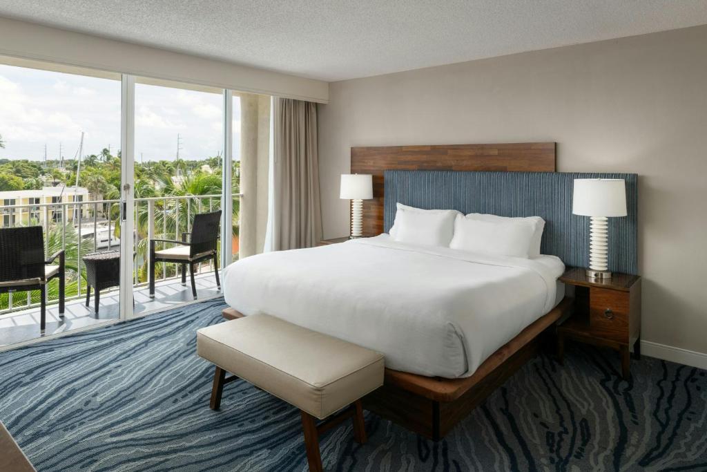 Postel nebo postele na pokoji v ubytování Courtyard by Marriott Key Largo