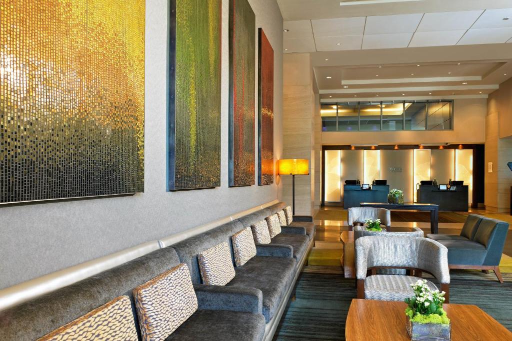TV a/nebo společenská místnost v ubytování The Westin Bellevue