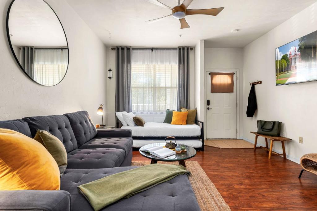 Khu vực ghế ngồi tại Bali Bliss at Oaks - Full Kitchen , Near I75