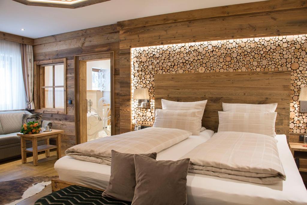 Postel nebo postele na pokoji v ubytování Wellness-Hotel ADLER