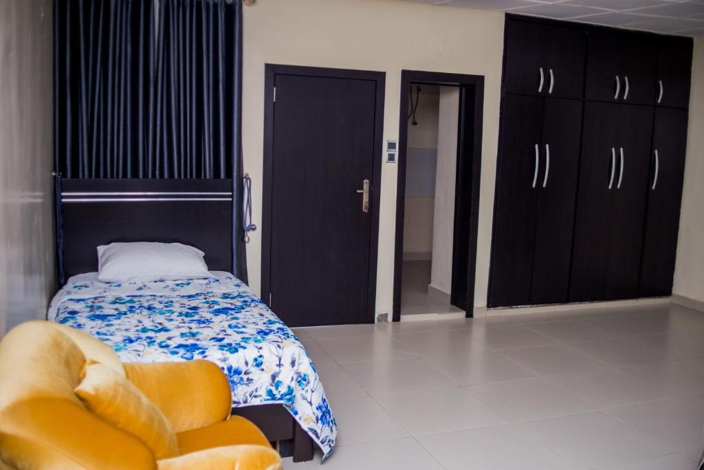 Postel nebo postele na pokoji v ubytování 4 Bedroom all ensuite "Milk & Honey" Home in Adeniyi Jones Ikeja