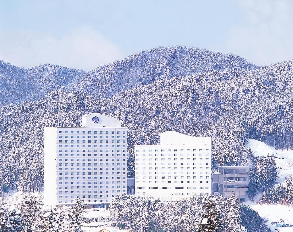 Nespecifikovaný výhled na hory nebo výhled na hory při pohledu z hotelu