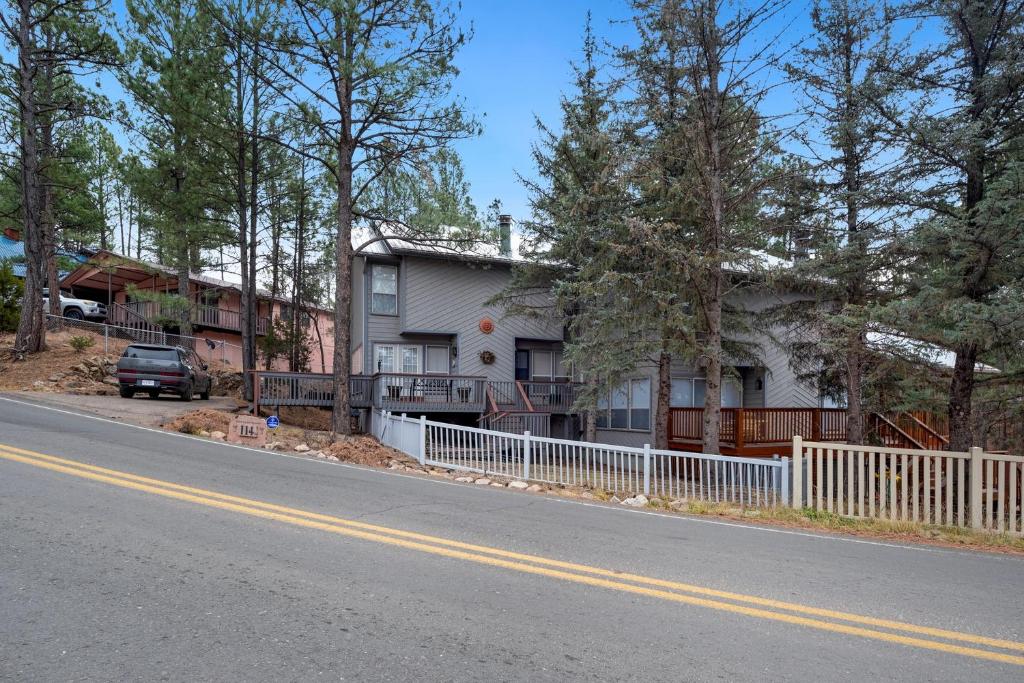 ルイドソにあるNorth Street Escapeの道路沿いの家