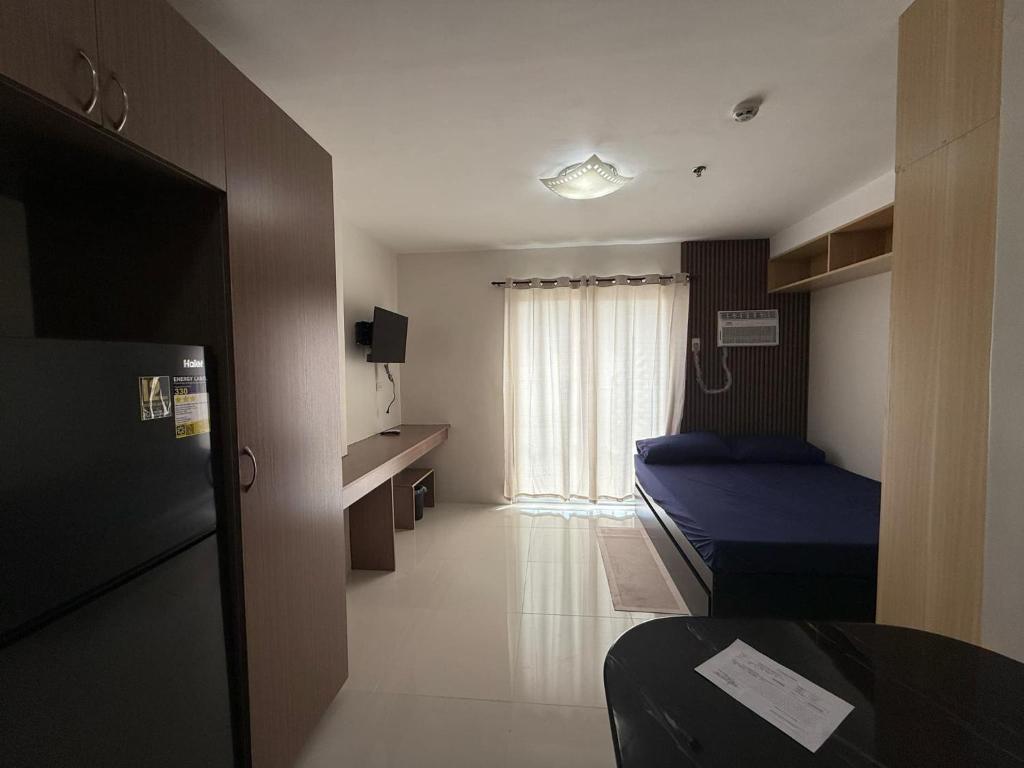 a small room with a bed and a window at D&G City Haven in Mandaue City