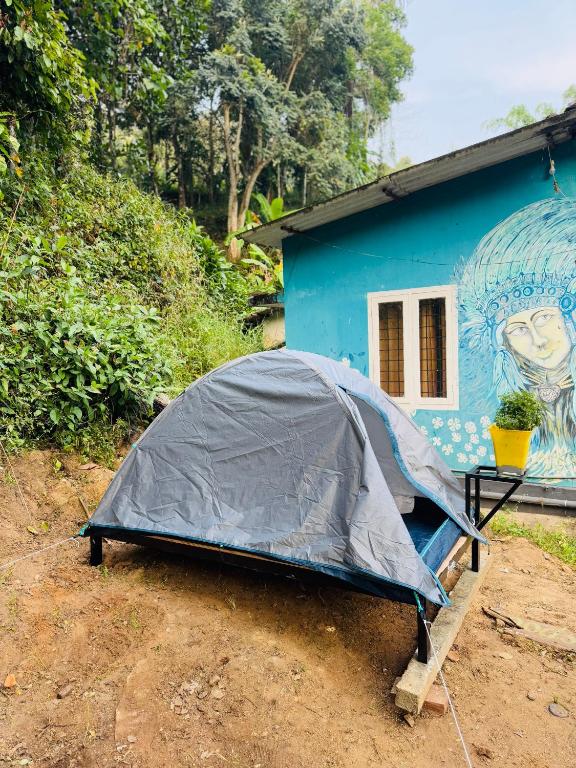 Taman di luar Munnar Tents