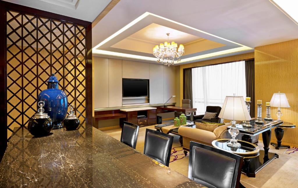 TV a/nebo společenská místnost v ubytování The Westin Wuhan Wuchang
