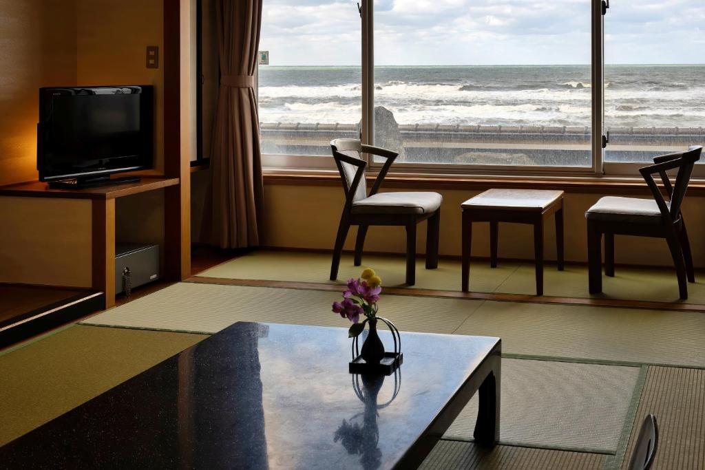TV a/nebo společenská místnost v ubytování Ikkyu -Seaside Hotel-