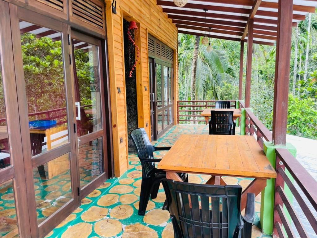 Balkón nebo terasa v ubytování Nine Arch Jungle Inn