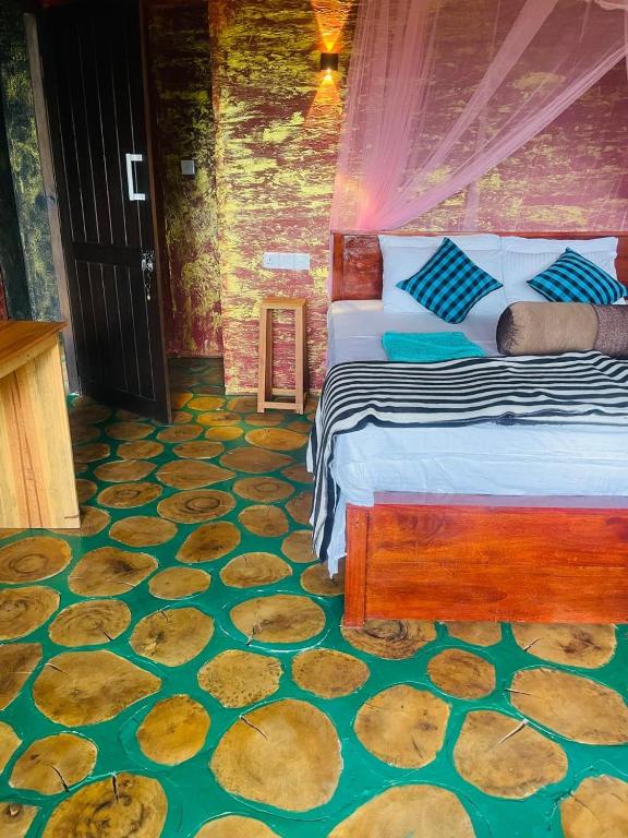 Postel nebo postele na pokoji v ubytování Nine Arch Jungle Inn