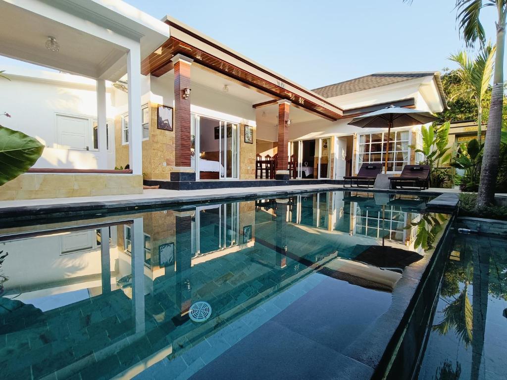 Πισίνα στο ή κοντά στο Luxury Private 2Bed Poolvilla in lovina Twinflower Villa