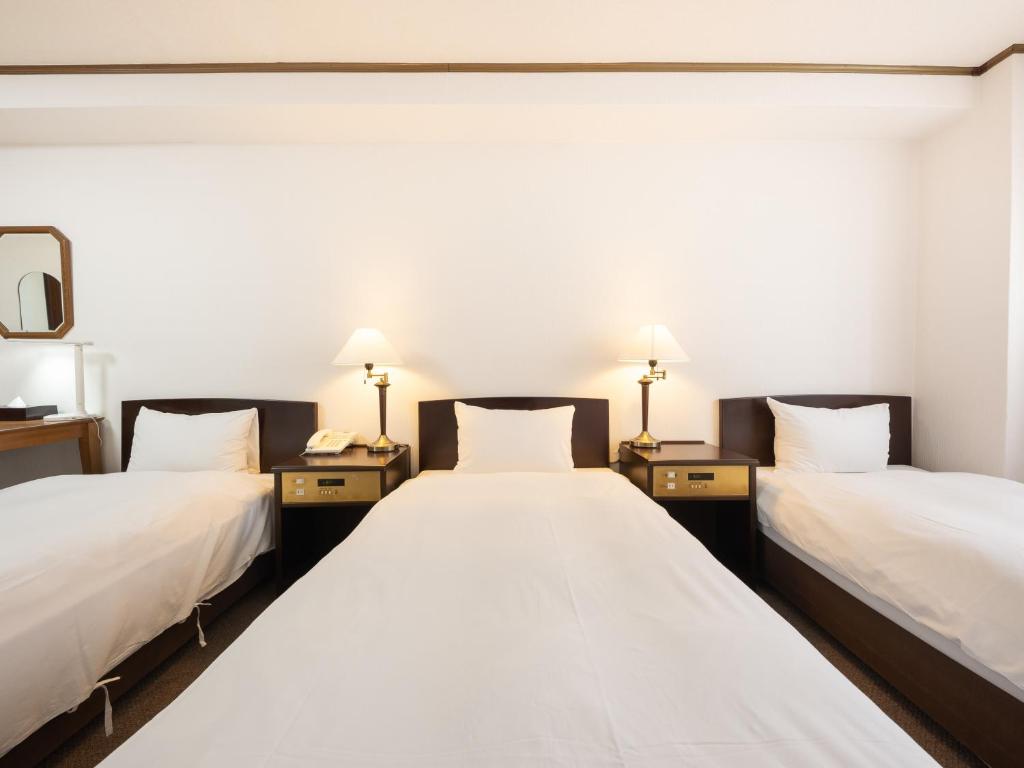 Postel nebo postele na pokoji v ubytování Tabist Hotel New Washington Shibuya