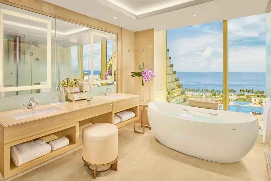 Grand Deluxe King Room