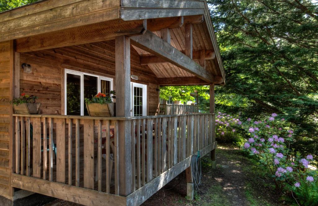 Zahrada ubytování Heriot Bay Inn