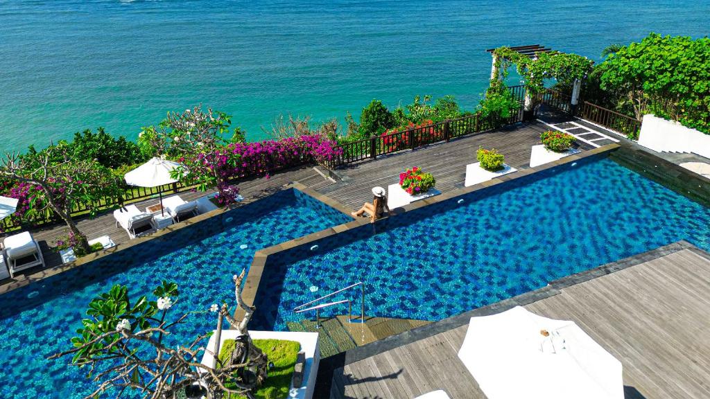 Bazén v ubytování Samabe Bali Suites & Villas nebo v jeho okolí