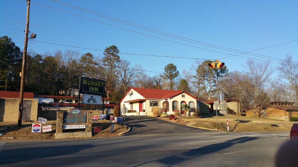 a traffic light at a street intersection with a store at Budget Inn Heber Springs in Heber Springs